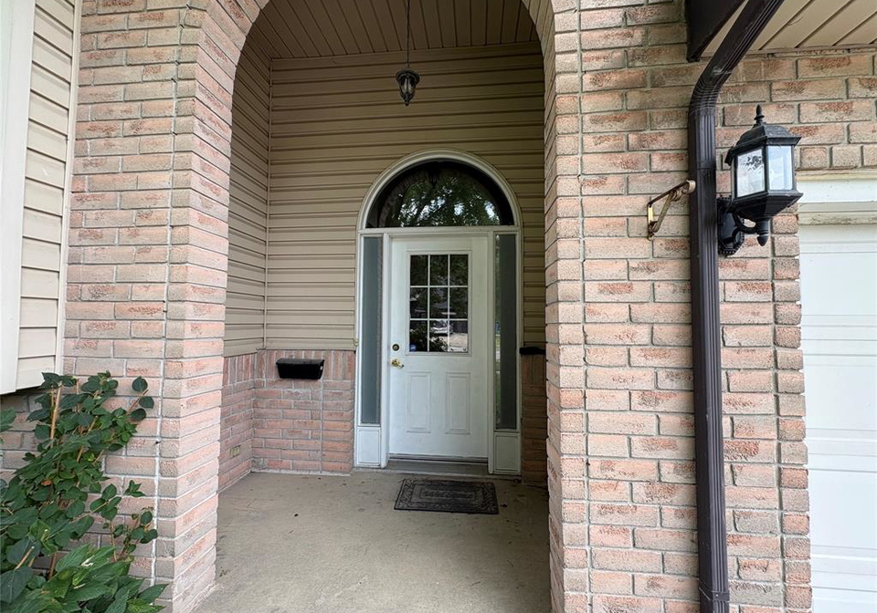 2141-longfellow-windsor-ontario-26019361