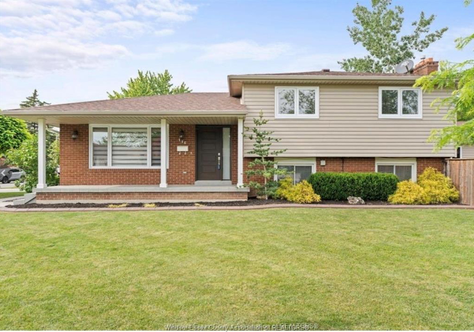 146-atlantic-amherstburg-ontario-26019368