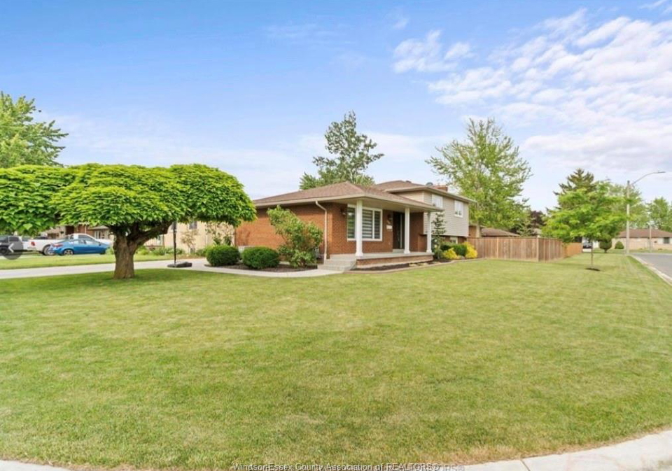 146-atlantic-amherstburg-ontario-26019368