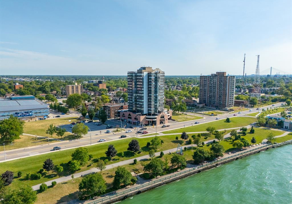 515-riverside-drive-windsor-ontario-26019390