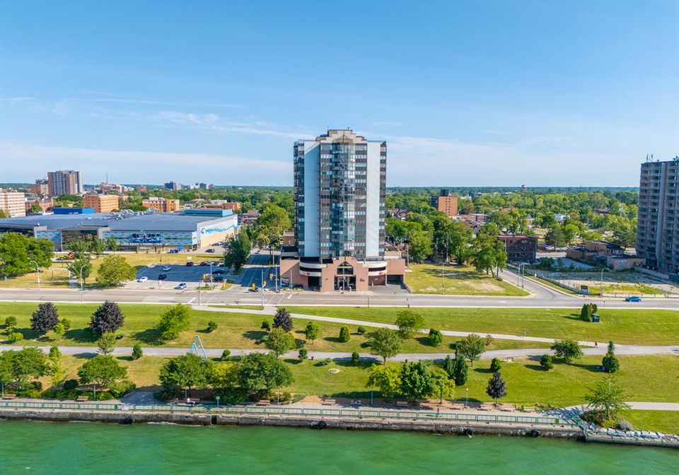 515-riverside-drive-windsor-ontario-26019390