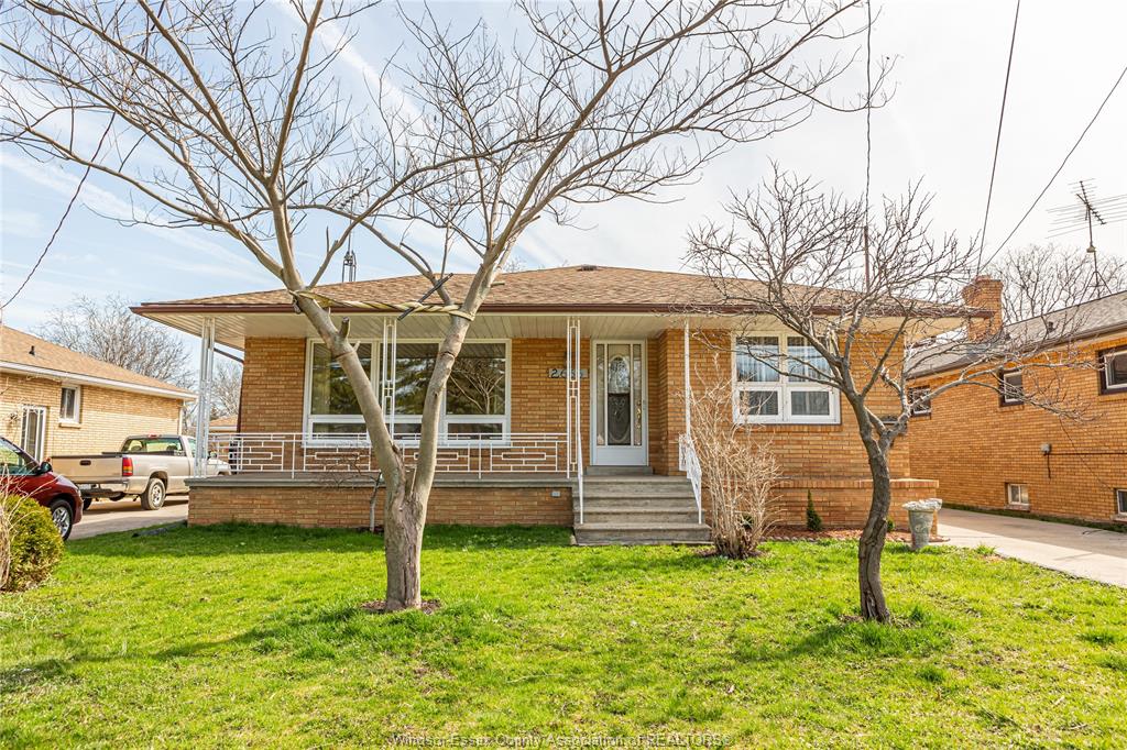 2666-jos-st-louis-windsor-ontario-26019407