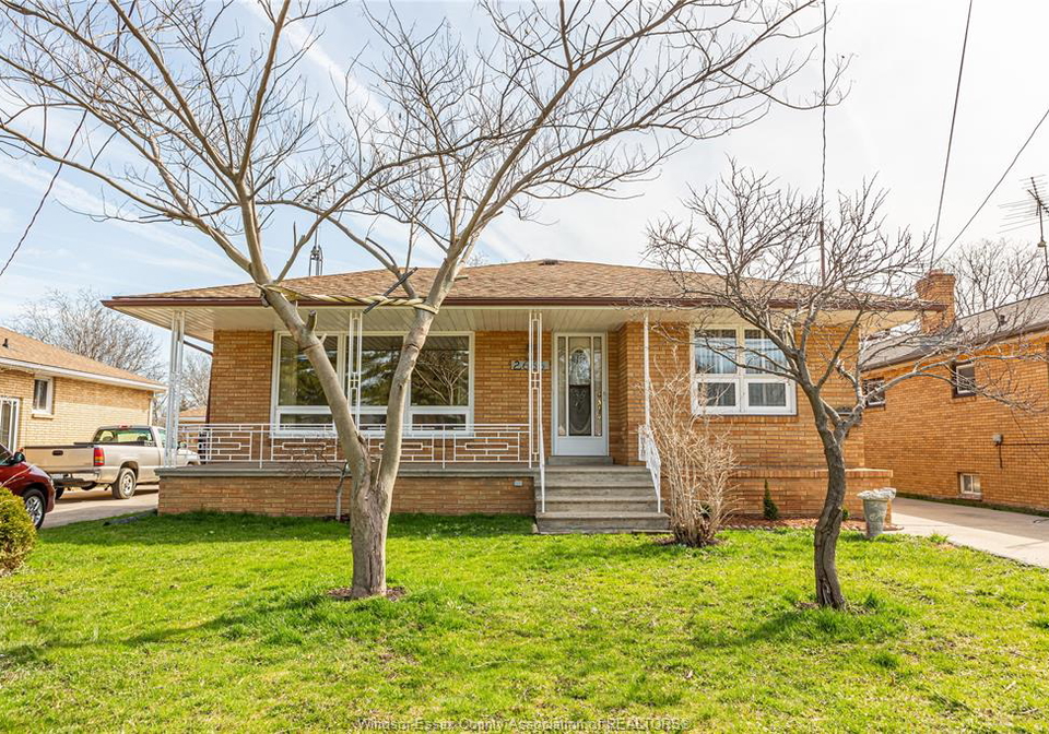 2666-jos-st-louis-windsor-ontario-26019407