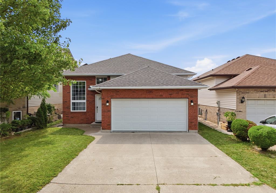 2385-gatwick-windsor-ontario-26019412