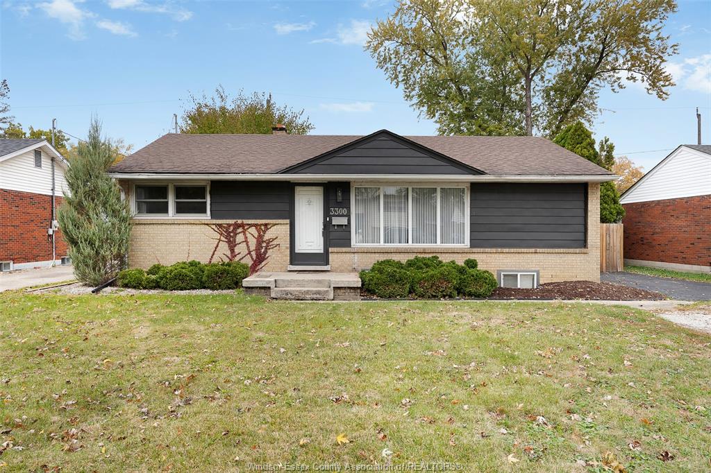3300-mark-windsor-ontario-26019417