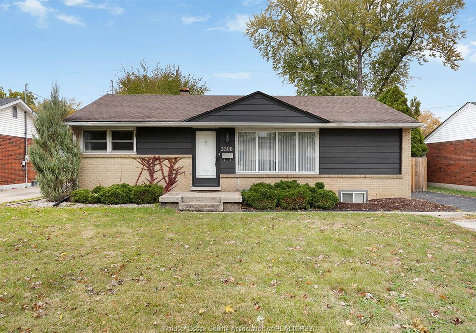 3300-mark-windsor-ontario-26019417