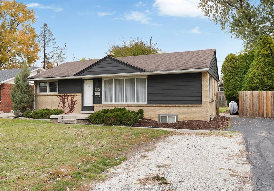 3300-mark-windsor-ontario-26019417