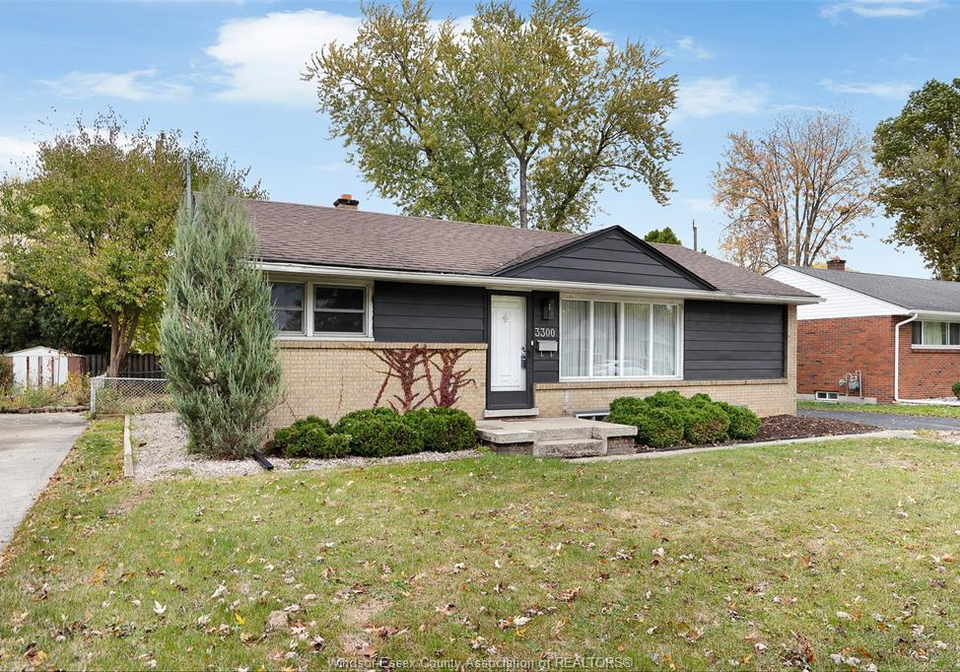 3300-mark-windsor-ontario-26019417