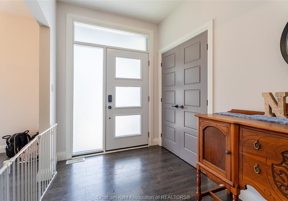339-oak-street-west-bothwell-ontario-26019440