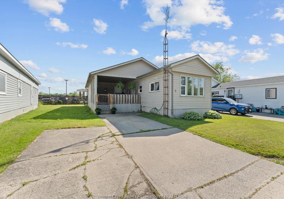 9-parkside-mcgregor-ontario-26019446