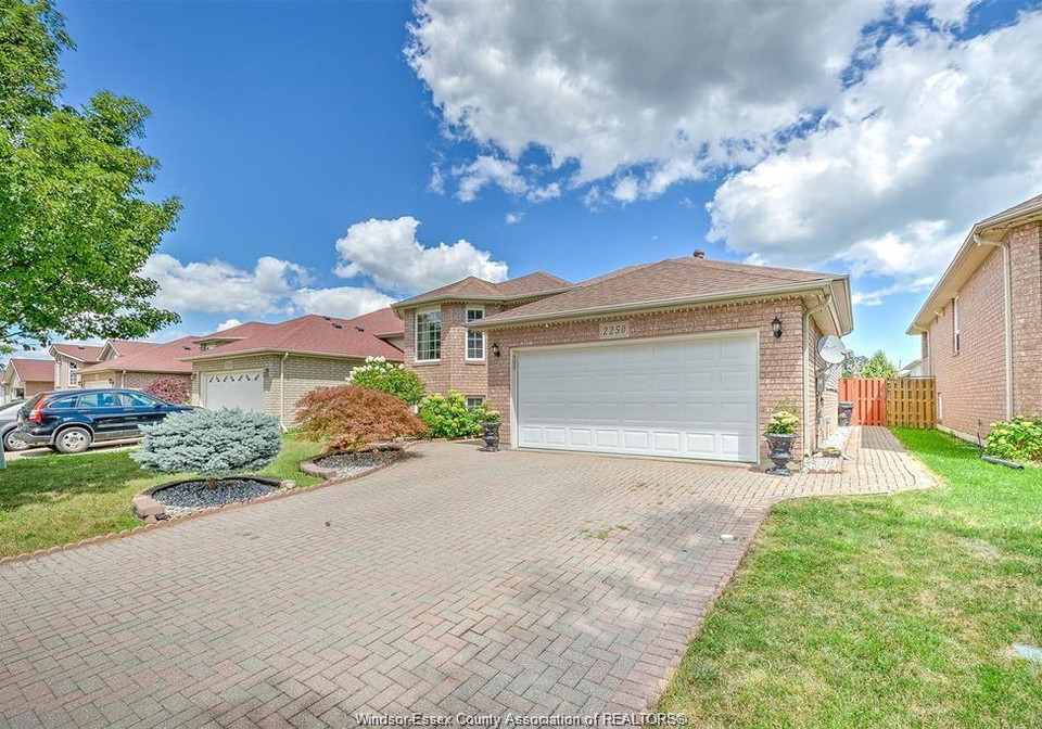 2250-everts-avenue-windsor-ontario-26019452