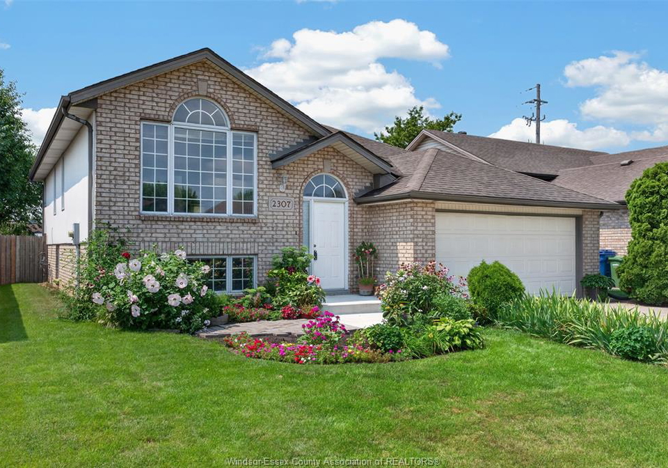 2307-northway-avenue-windsor-ontario-26019463