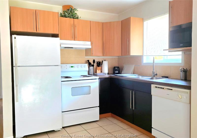 1792-northway-windsor-ontario-26019473