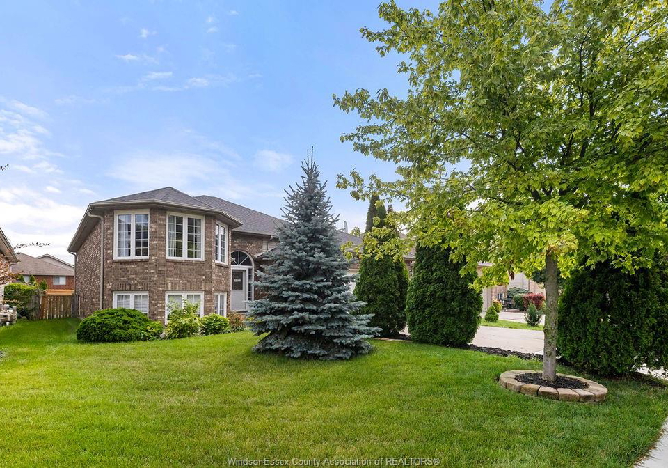 964-greenpark-windsor-ontario-26019481