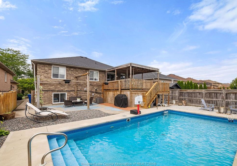 964-greenpark-windsor-ontario-26019481