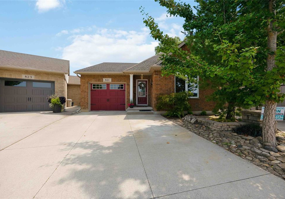 821-carriage-way-sarnia-ontario-26019497