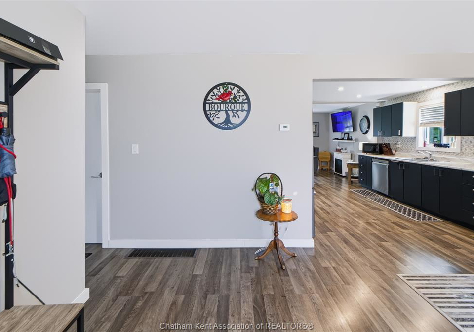 612-simcoe-street-warwick-watford-ontario-26019502