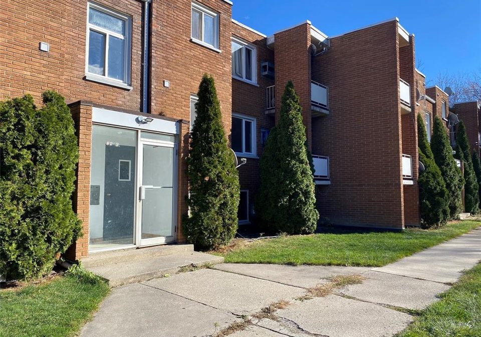 2476-rivard-avenue-windsor-ontario-26019505