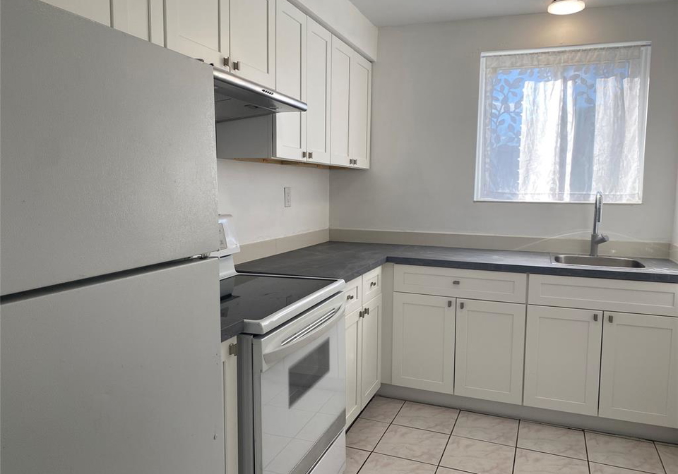 2476-rivard-avenue-windsor-ontario-26019505