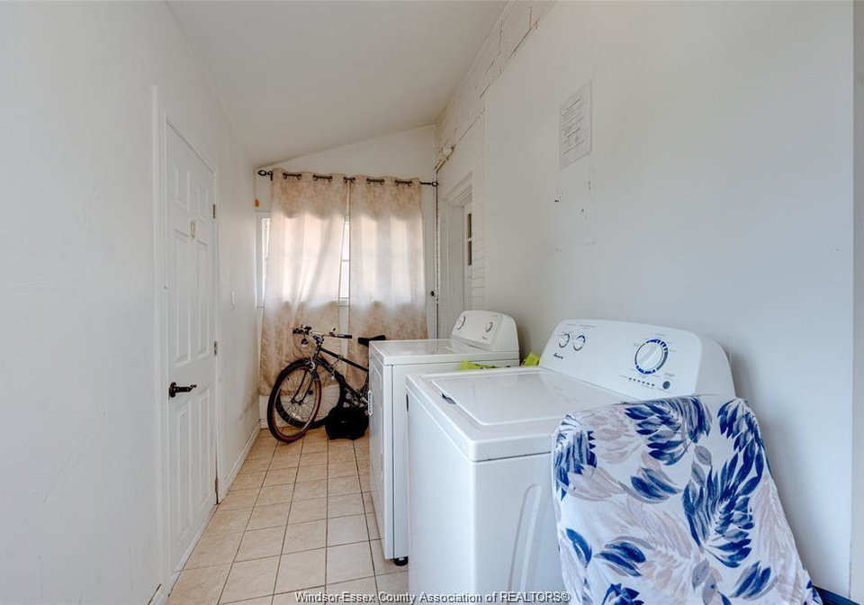 1627-marentette-avenue-windsor-ontario-26019507