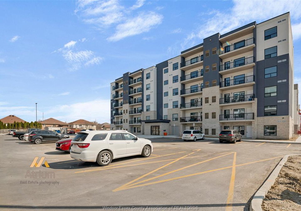 3320-stella-crescent-windsor-ontario-26019512