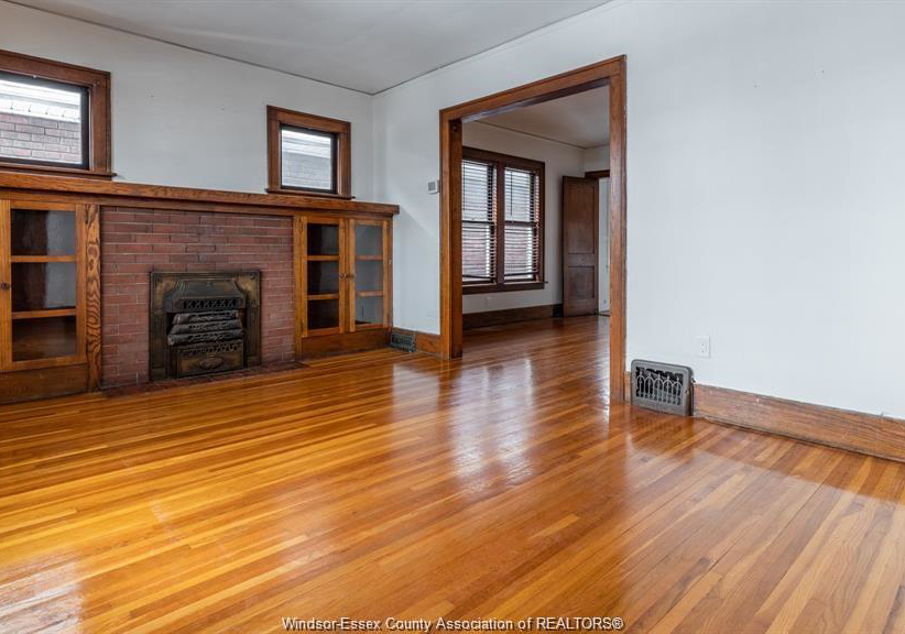 533-moy-avenue-windsor-ontario-26019517