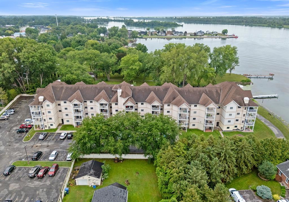40-adams-lane-lasalle-ontario-26019519