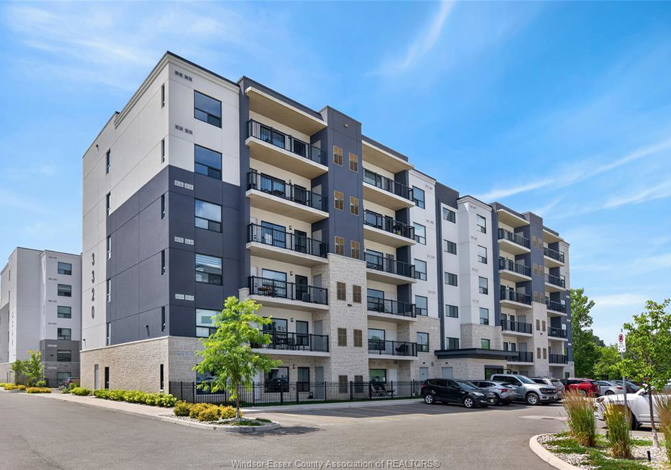 3320-stella-crescent-windsor-ontario-26019562