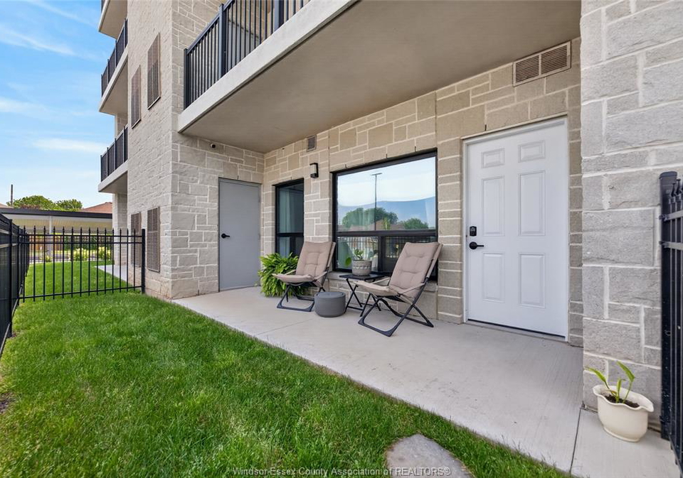 3320-stella-crescent-windsor-ontario-26019562