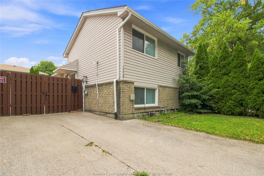 1229-arncliffe-place-windsor-ontario-26019564