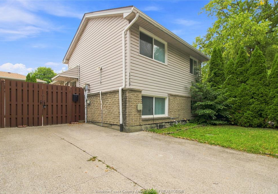 1229-arncliffe-place-windsor-ontario-26019564