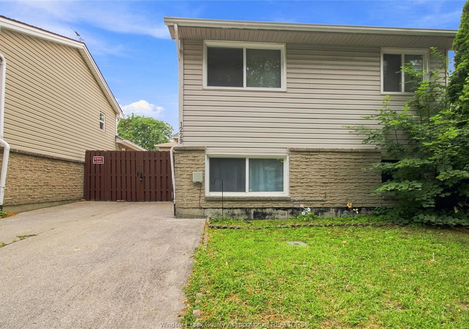 1229-arncliffe-place-windsor-ontario-26019564
