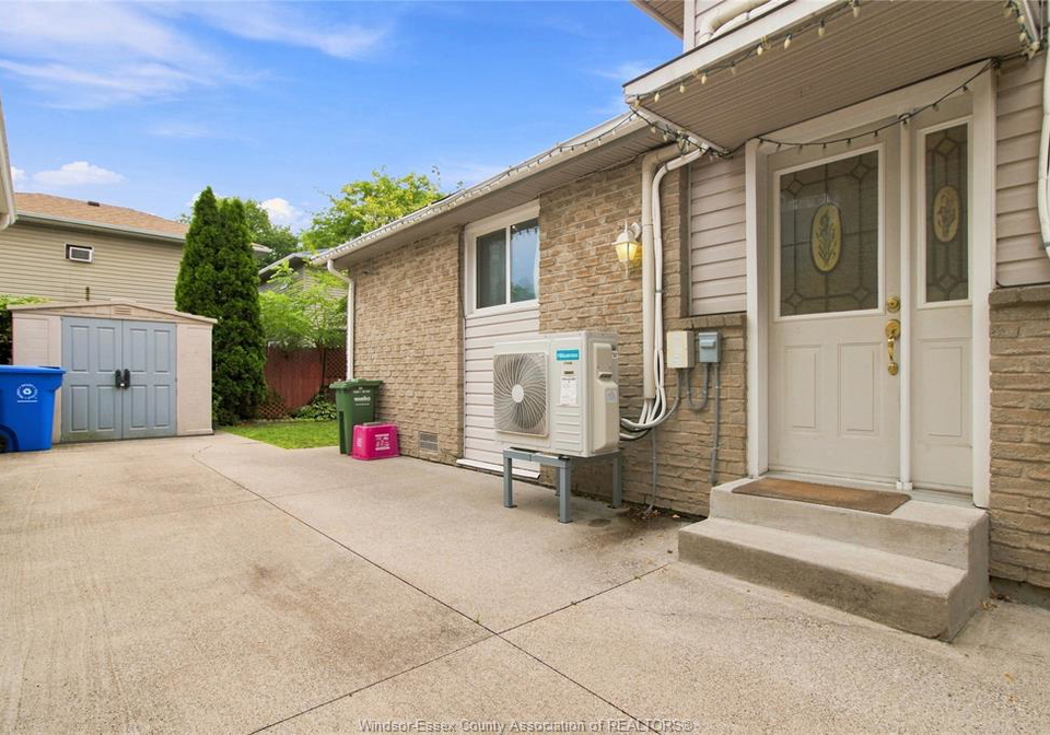 1229-arncliffe-place-windsor-ontario-26019564
