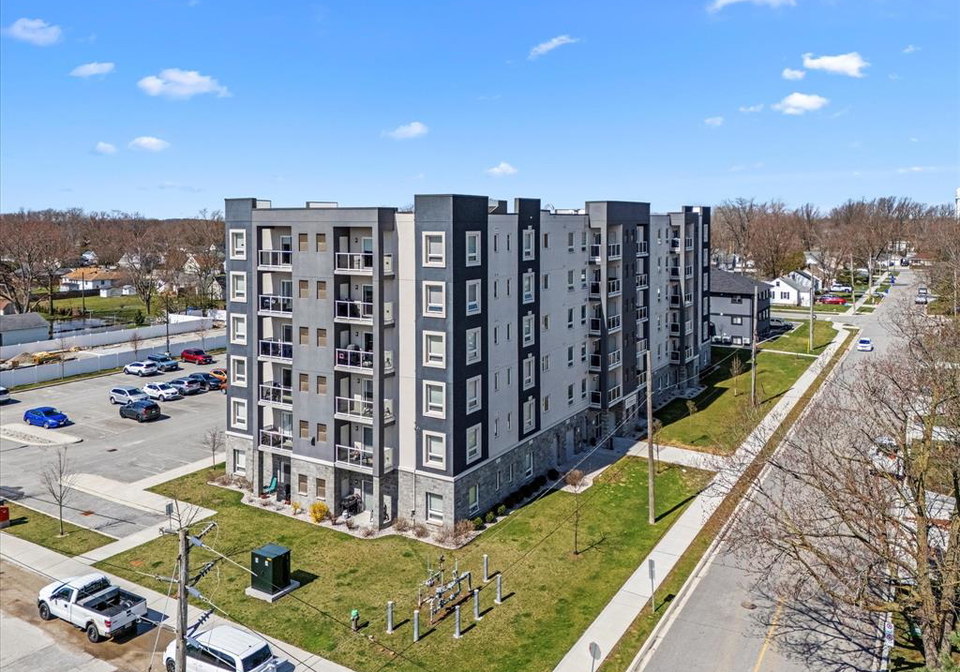 22-victor-essex-ontario-26019575