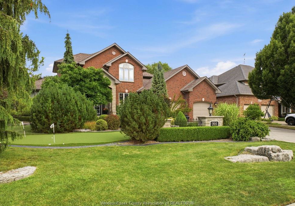 205-clubview-drive-amherstburg-ontario-26019576