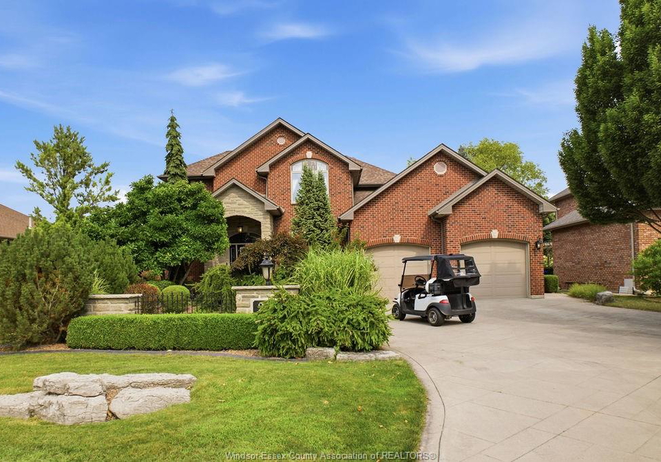 205-clubview-drive-amherstburg-ontario-26019576