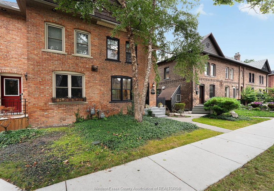 852-monmouth-windsor-ontario-26019579