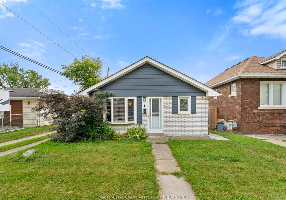 1555-adanac-avenue-windsor-ontario-26019584