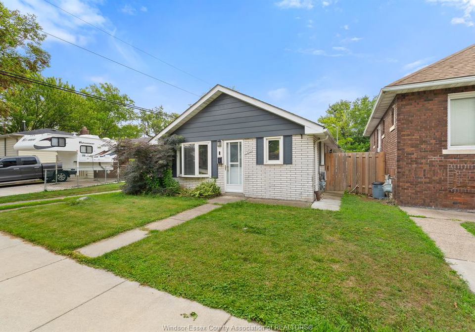 1555-adanac-avenue-windsor-ontario-26019584