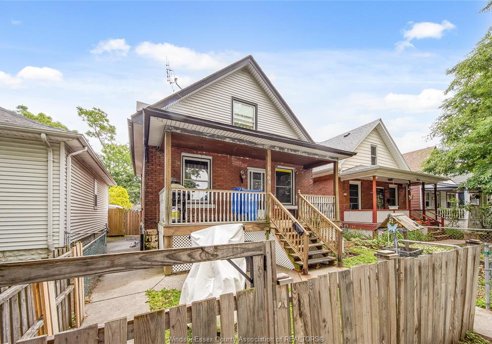 1066-hickory-windsor-ontario-26019609
