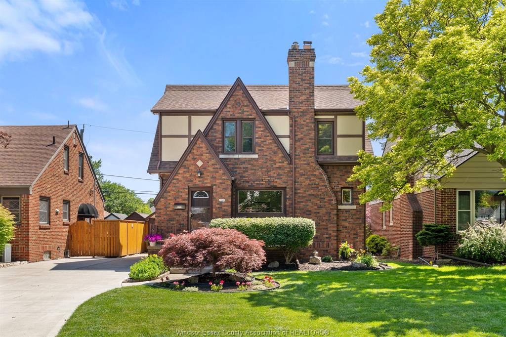 2226-gladstone-avenue-windsor-ontario-26019618