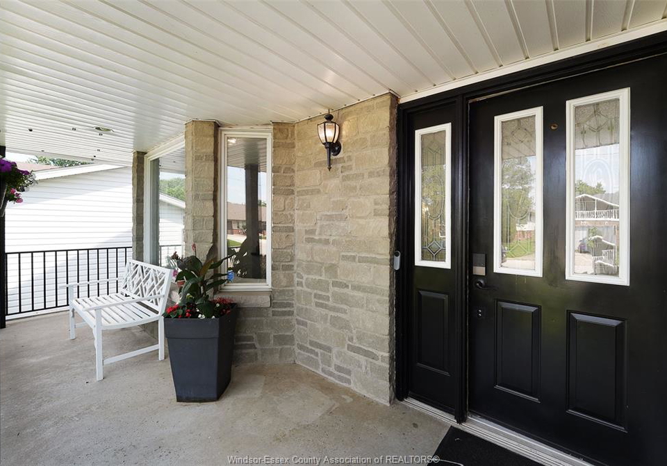 240-gary-avenue-lasalle-ontario-26019619