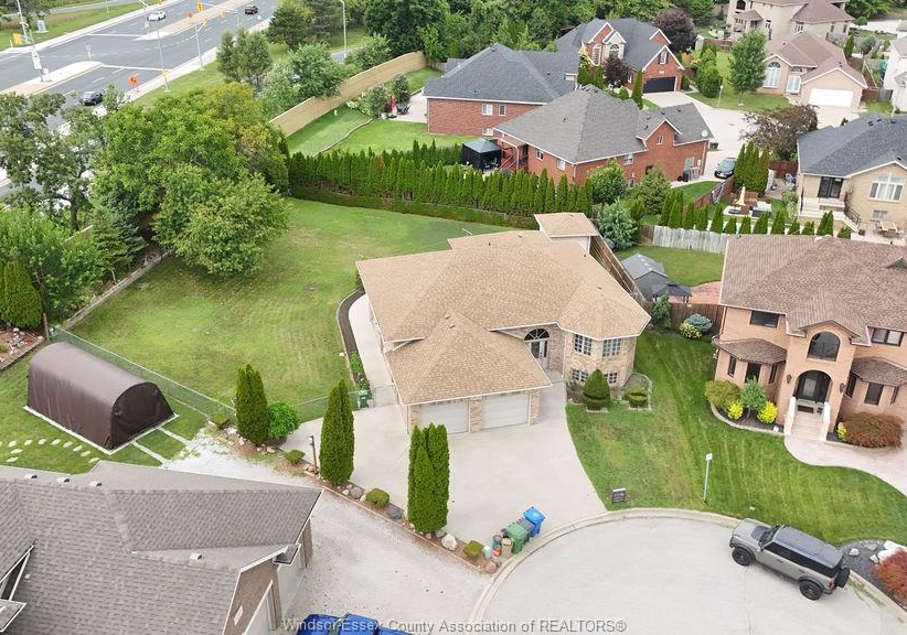 2672-fleming-court-windsor-ontario-26019620
