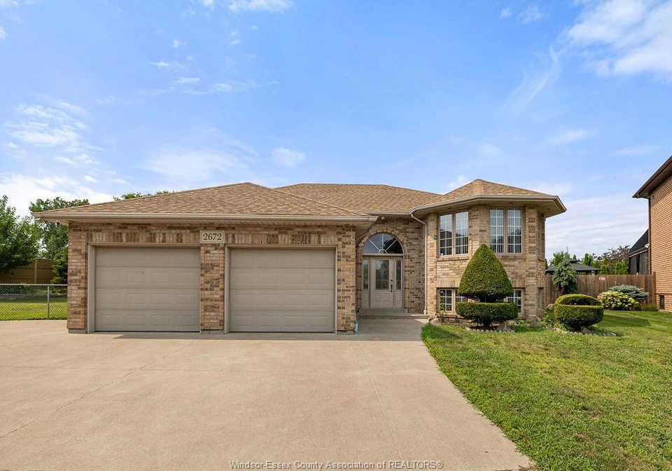 2672-fleming-court-windsor-ontario-26019620