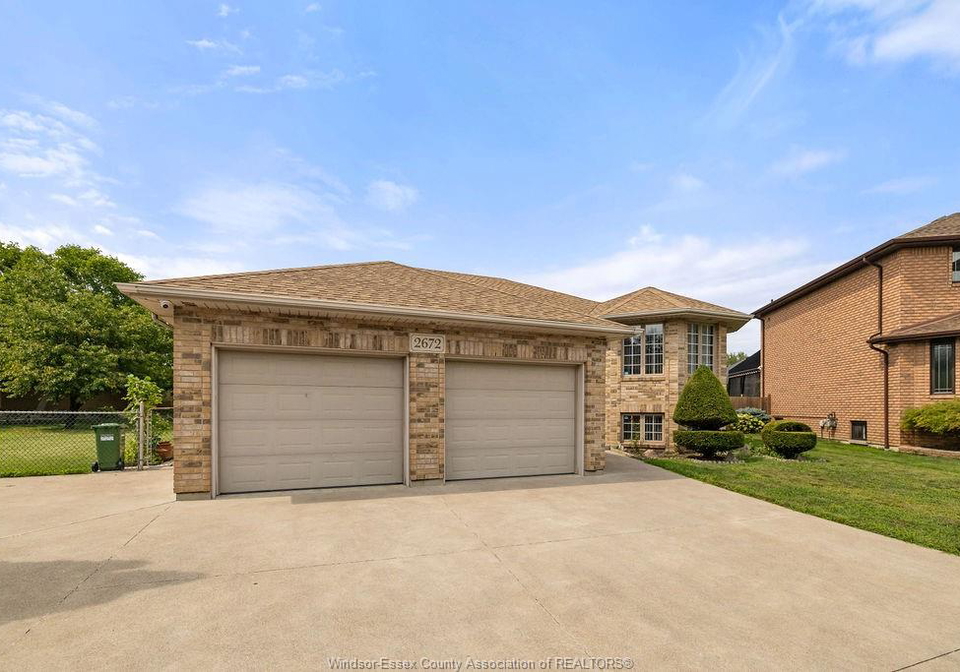 2672-fleming-court-windsor-ontario-26019620