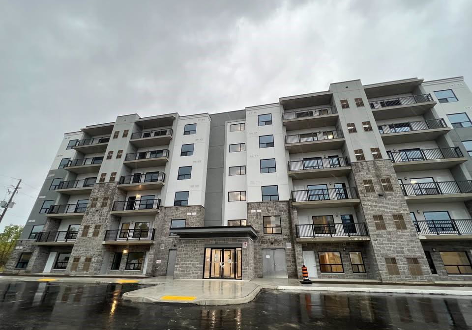 3340-stella-crescent-windsor-ontario-26019636