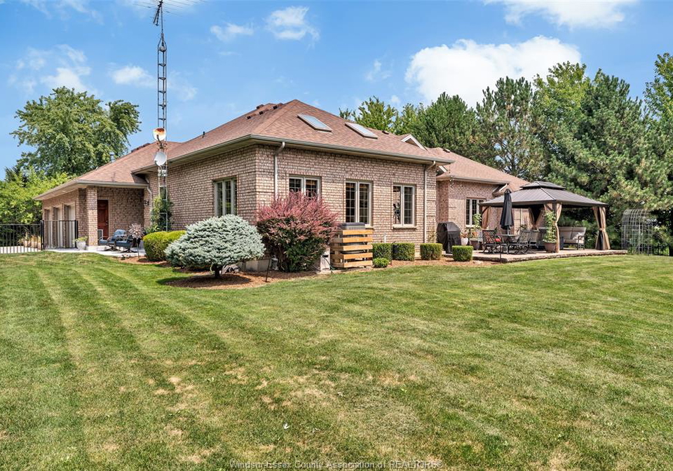 2207-south-middle-road-lakeshore-ontario-26019653
