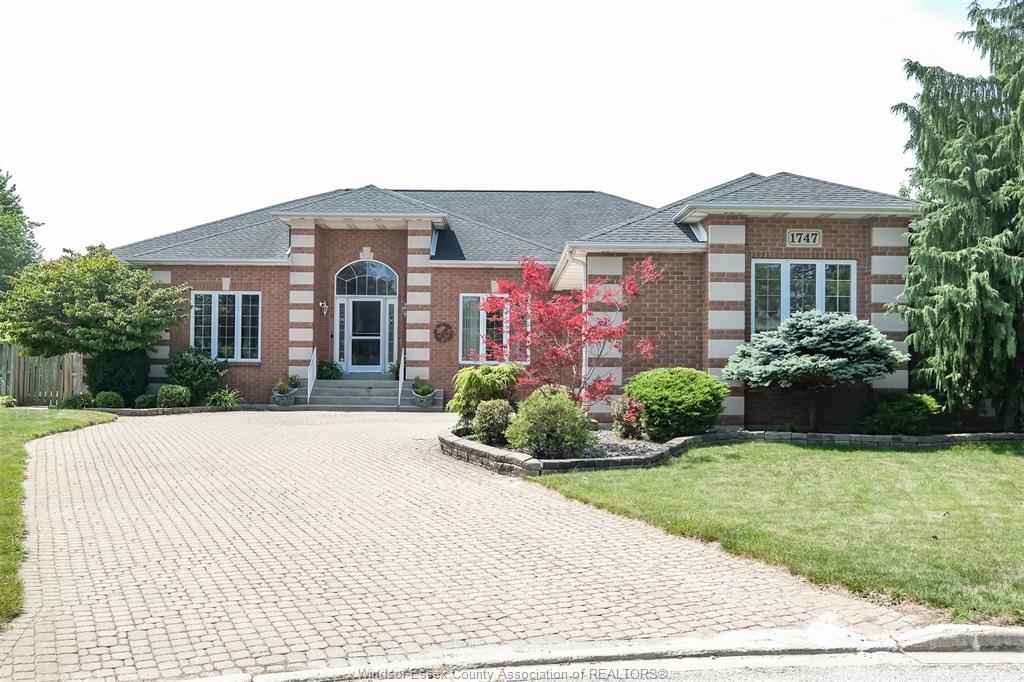 1747-chornoby-crescent-tecumseh-ontario-26019657