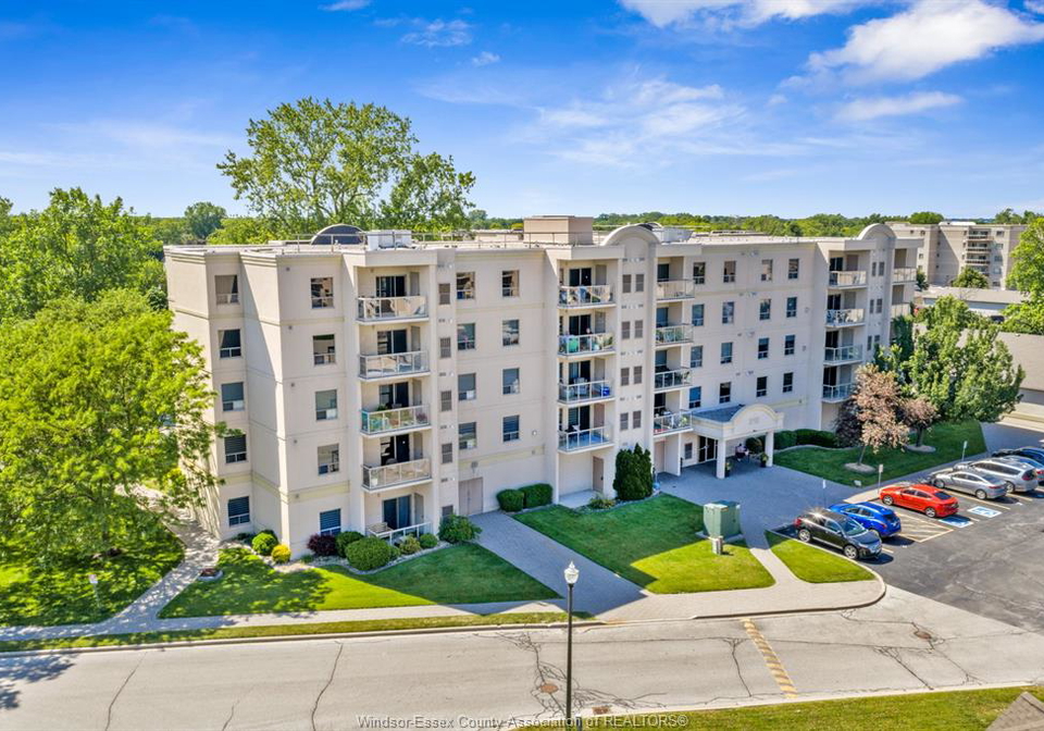 315-village-grove-drive-tecumseh-ontario-26019667
