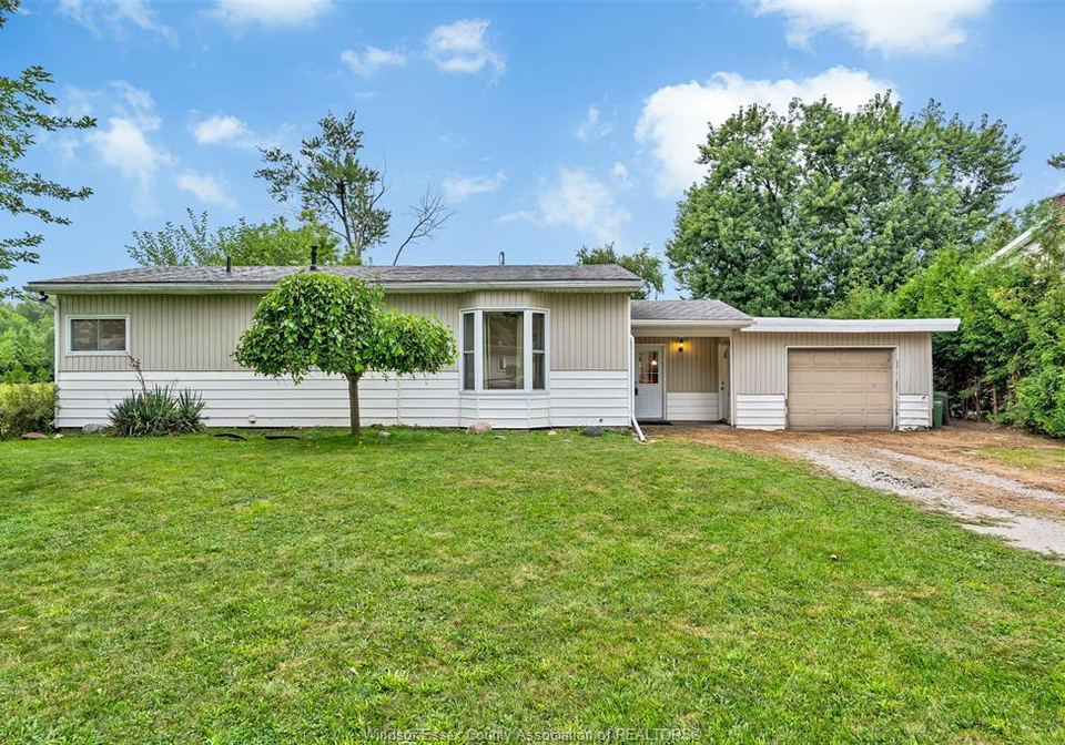 1797-everts-windsor-ontario-26019712